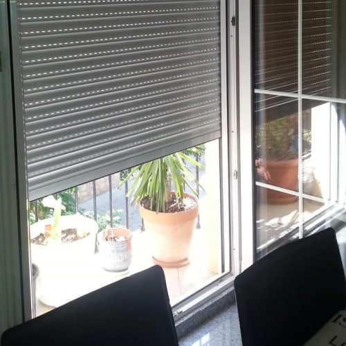 persiana de seguridad autoblocante perforada - Servicio Urgente 24 horas Barcelona